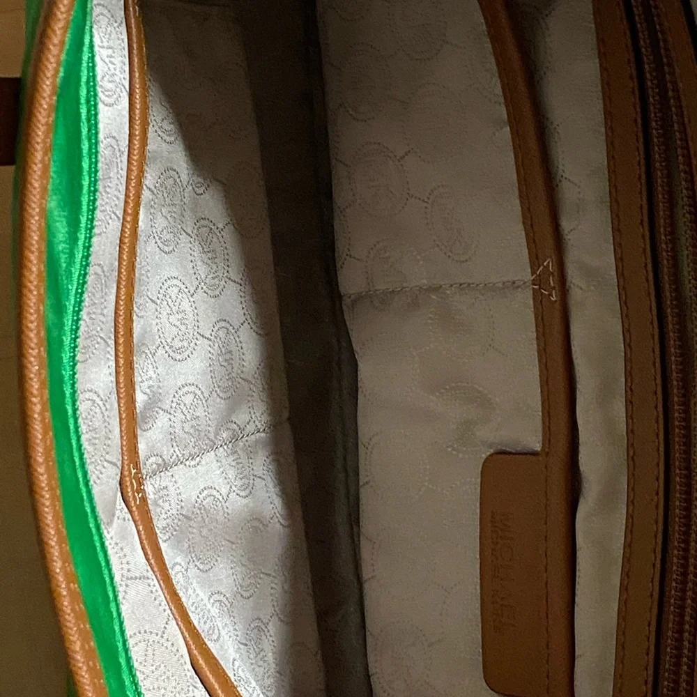 NWOT MICHAEL KORS Women’s Kelly Green Satin Tote Bag Purse 14” X‎ 9” Gold Accent